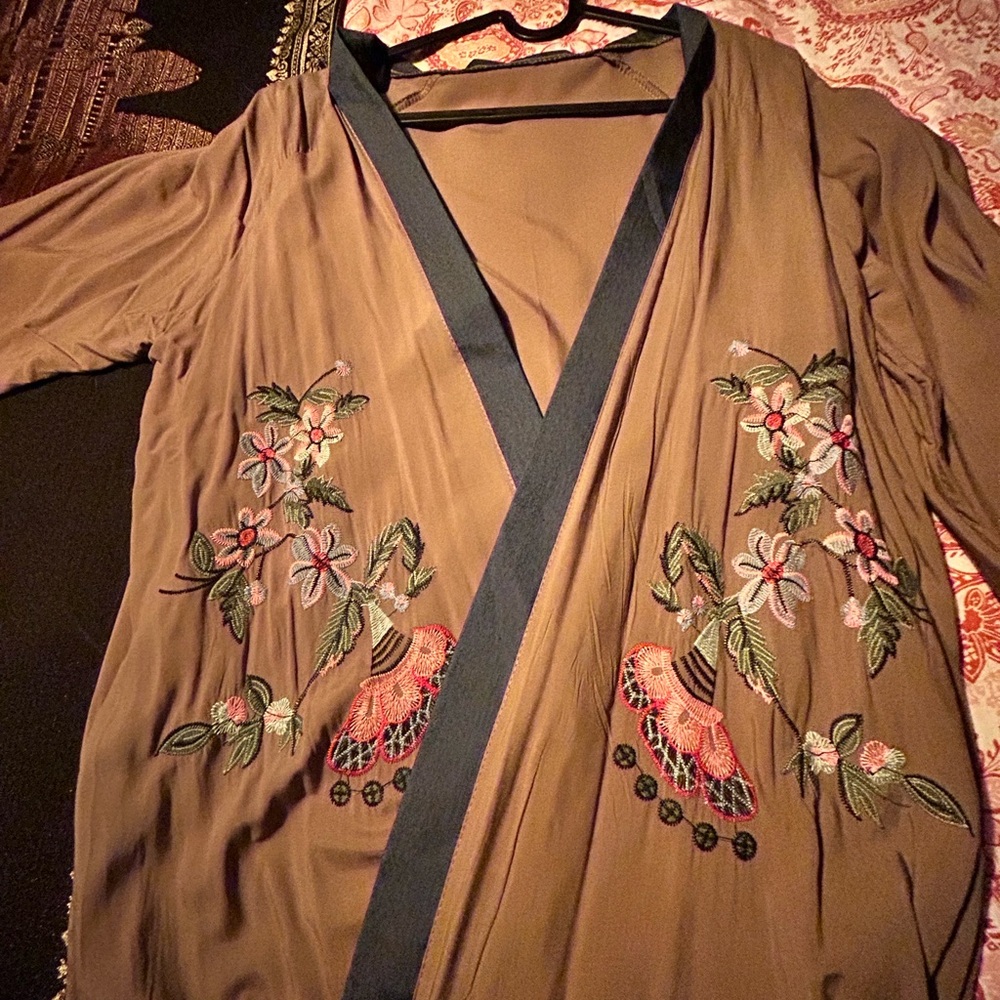 Floral Embroidered Trench Coat/Kimono, light fabric